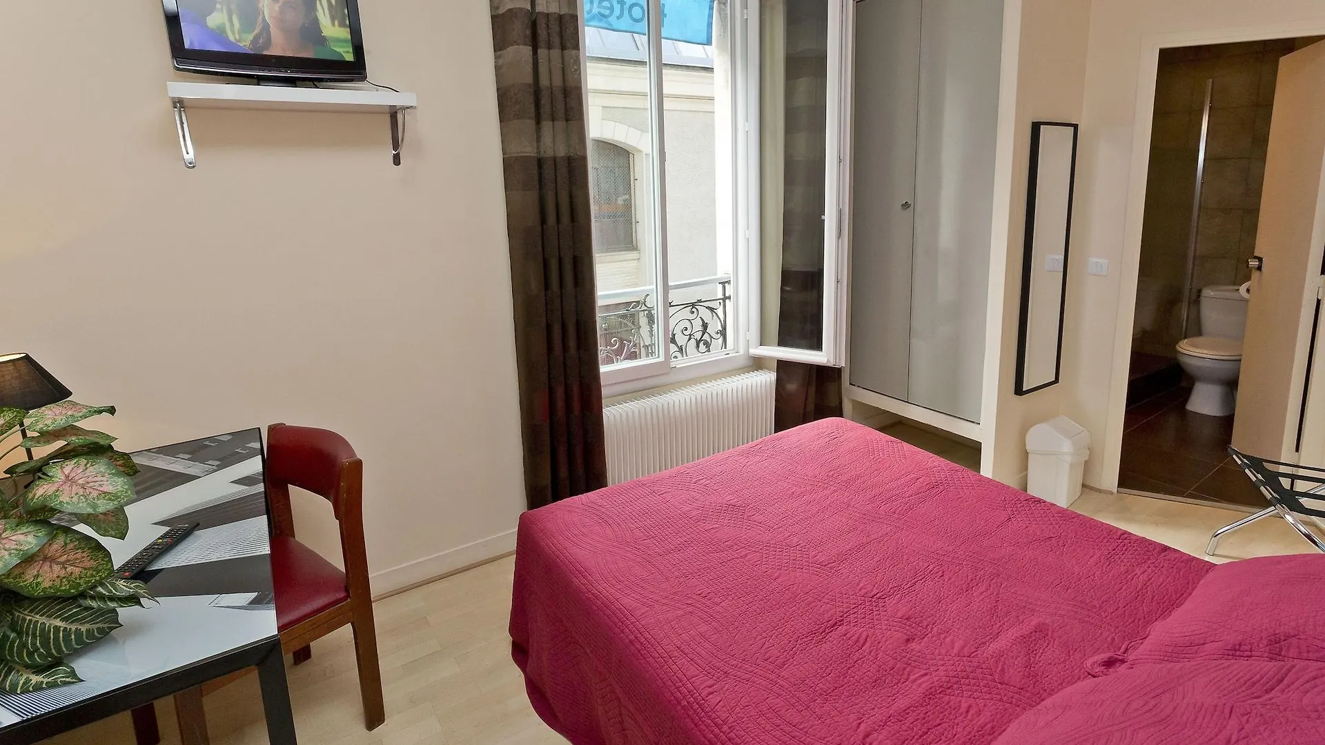 Hipotel Paris Belgrand Mairie Du 20Eme 3*,