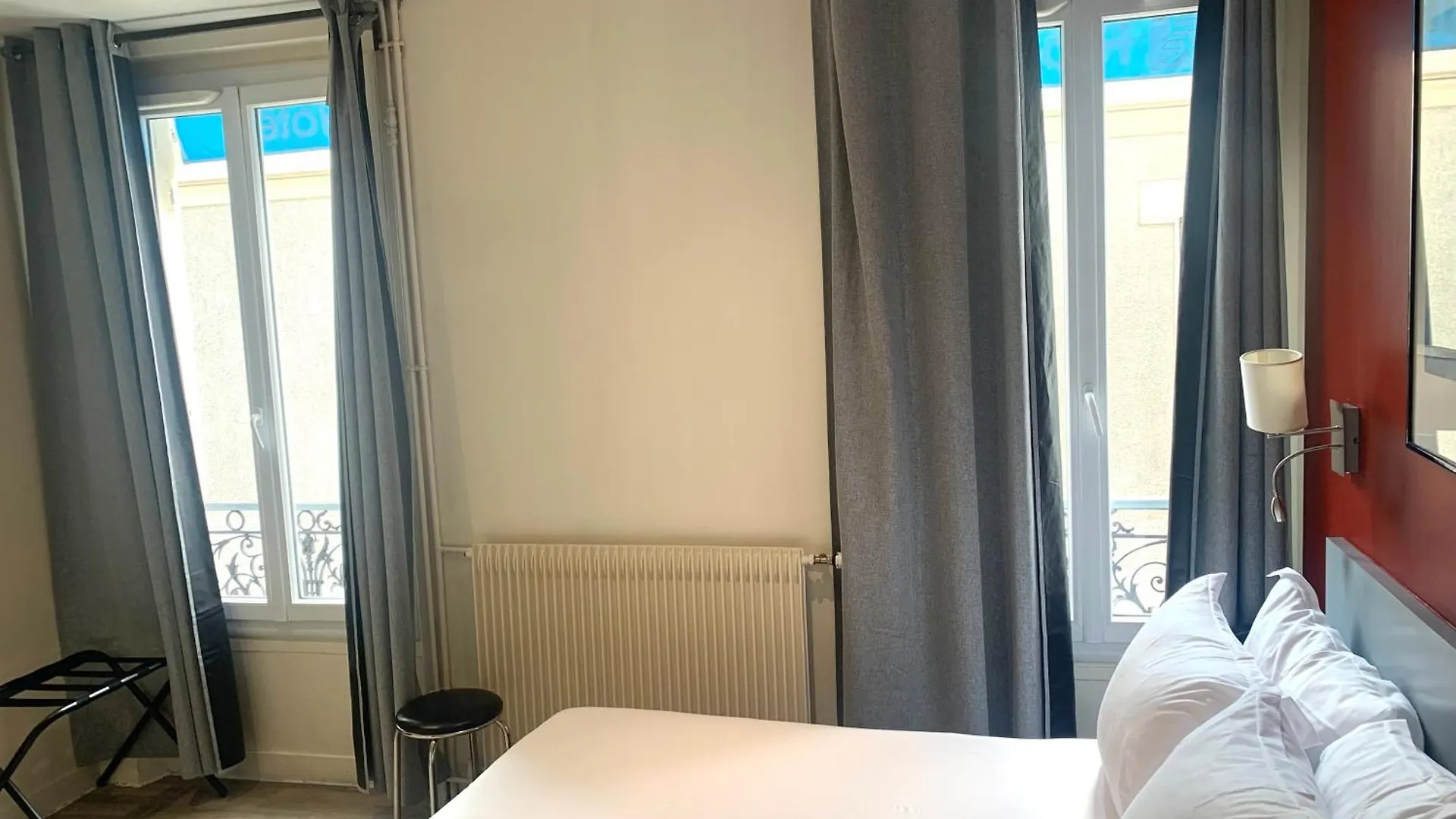 Hipotel Paris Belgrand Mairie Du 20Eme 3*,
